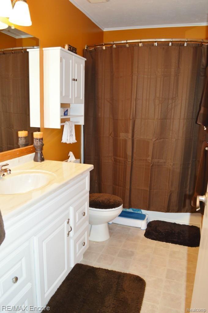 5076 Timber Ridge Trail Clarkston, MI 48346 - Photo 25 of 45 20 Full Bath 2.jpg