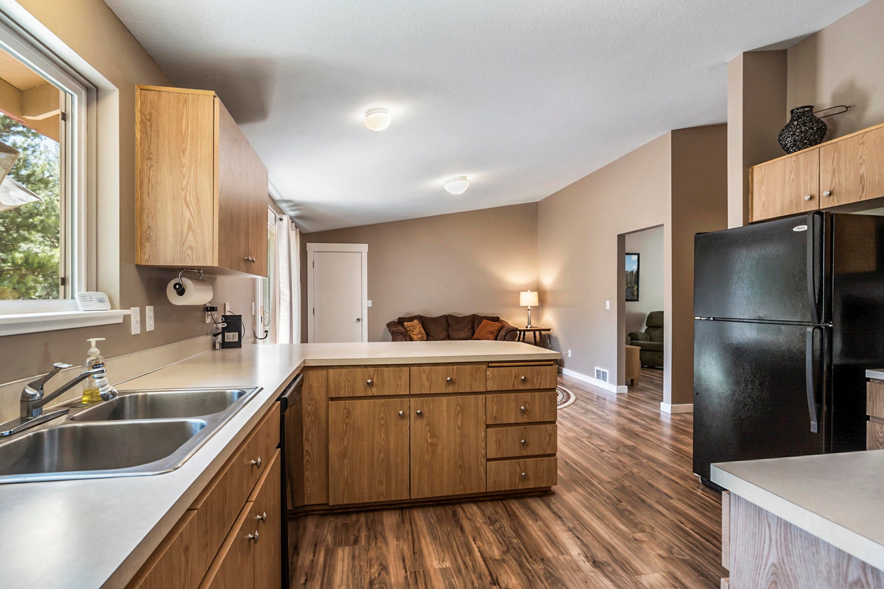 55080 Jackpine Way Bend, OR 97707 - Photo 13 of 39 kitchen to den