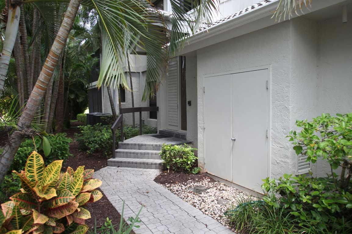 17644 Ashbourne Lane, Unit B Boca Raton, FL 33496 - Photo 21 of 21 Side Entry