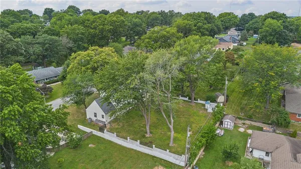 $330,000 | 12108 Markham Road, Independence, MO 64052
