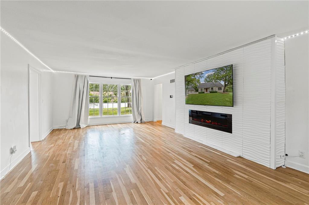 12108 Markham Road Independence, MO 64052 - Photo 7 of 55