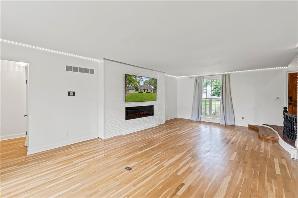 12108 Markham Road Independence, MO 64052 - Photo 8 of 55