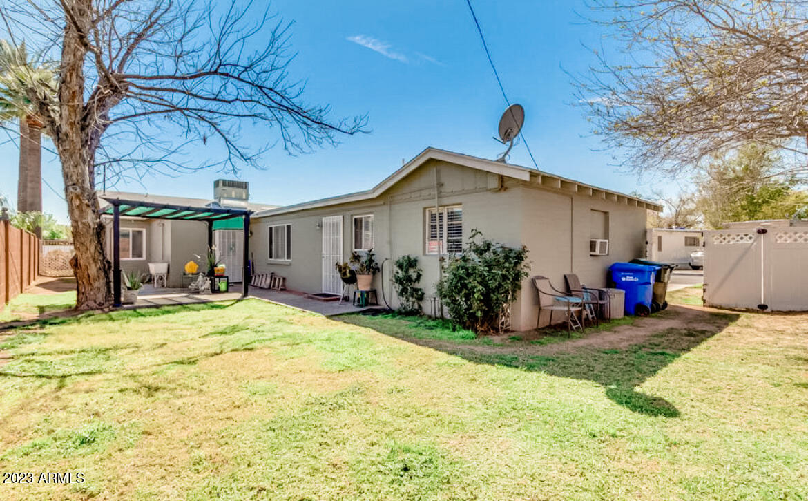 1430 East Meadowbrook Avenue Phoenix, AZ 85014 - Photo 14 of 18 a view of a house with a patio