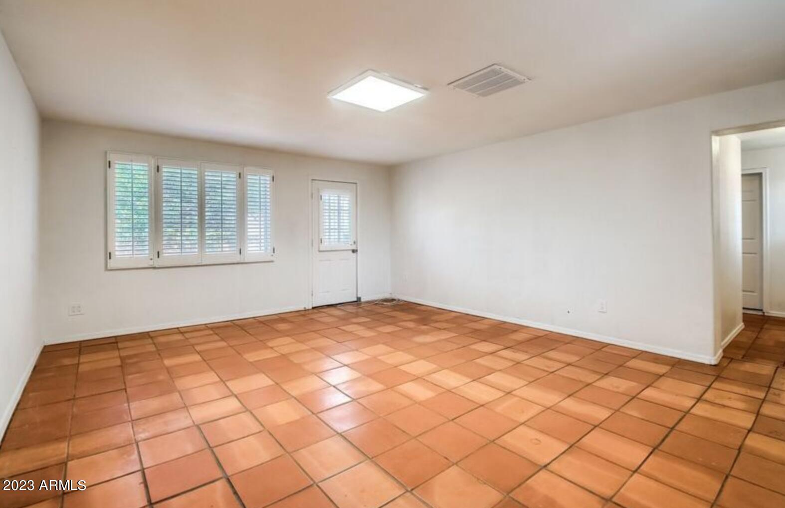 1430 East Meadowbrook Avenue Phoenix, AZ 85014 - Photo 5 of 18 a view of an empty room and window