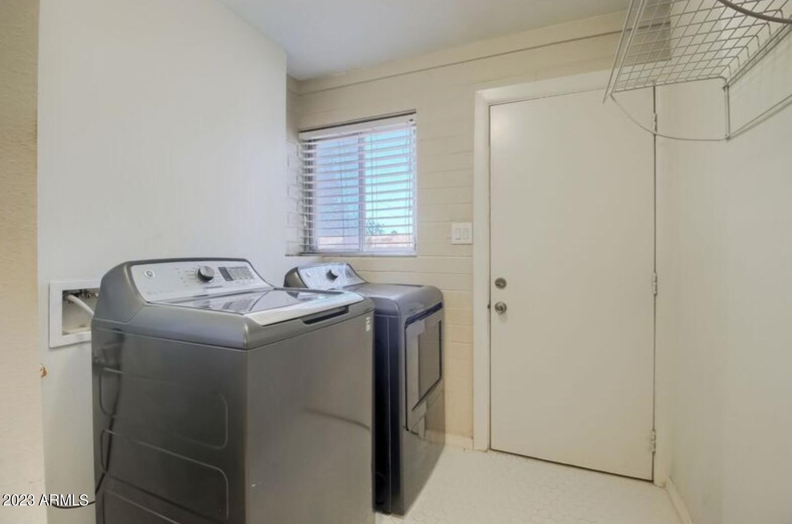 1430 East Meadowbrook Avenue Phoenix, AZ 85014 - Photo 6 of 18 a utility room with dryer and washer