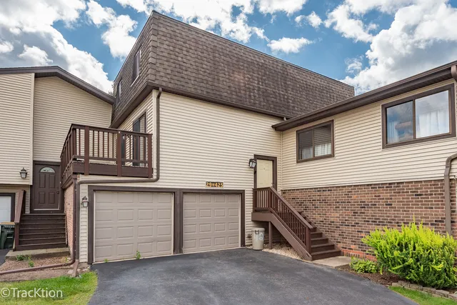 $319,900 | 29W425 Thornwood Lane, Warrenville, IL 60555