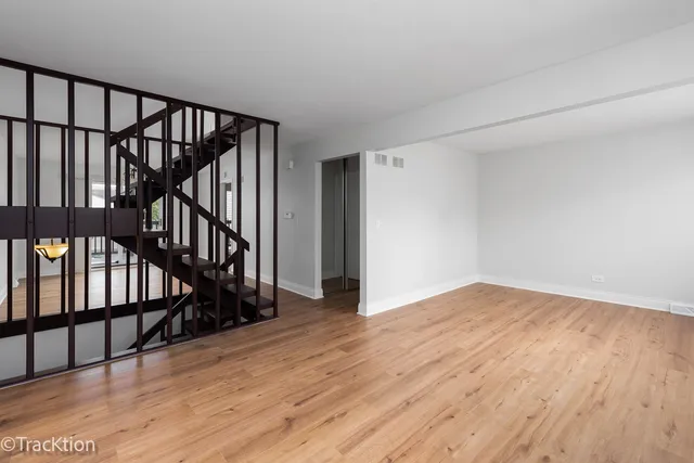 $319,900 | 29W425 Thornwood Lane, Warrenville, IL 60555