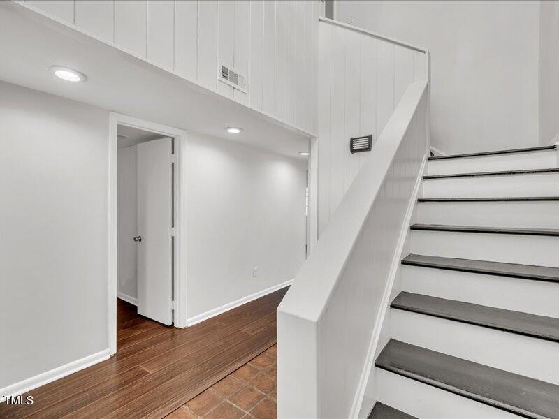 717 East Millbrook Road Raleigh, NC 27609 - Photo 4 of 21