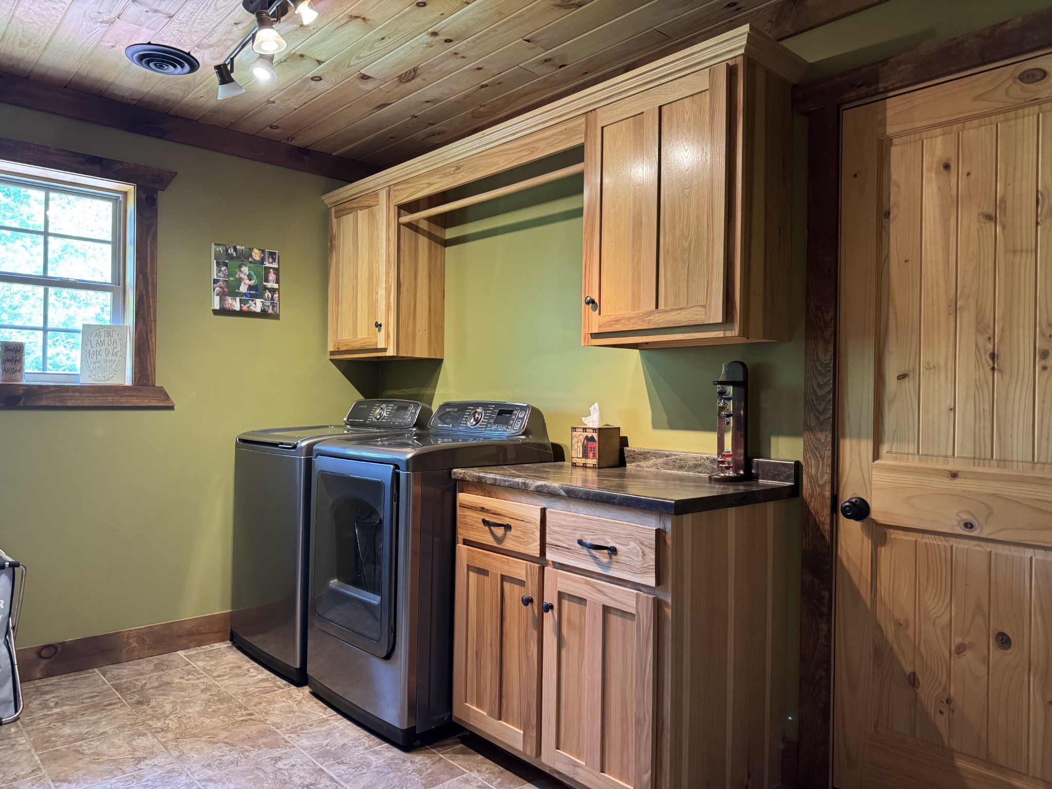 375 Autumn Ridge Lane Lafayette, TN 37083 - Photo 21 of 43 a kitchen with stainless steel appliances granite countertop a sink stove and cabinets