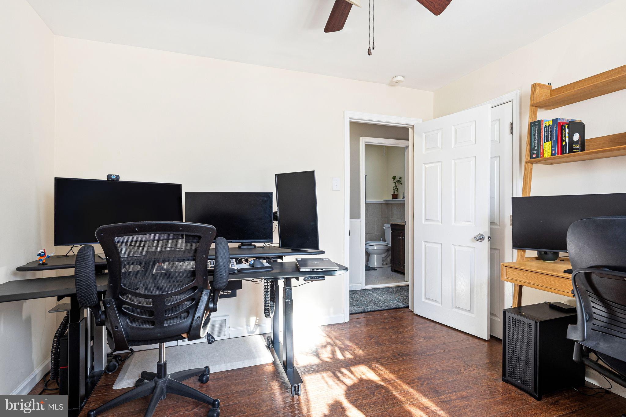 7265 Hill Road Philadelphia, PA 19128 - Photo 18 of 35 Gallery Image 18