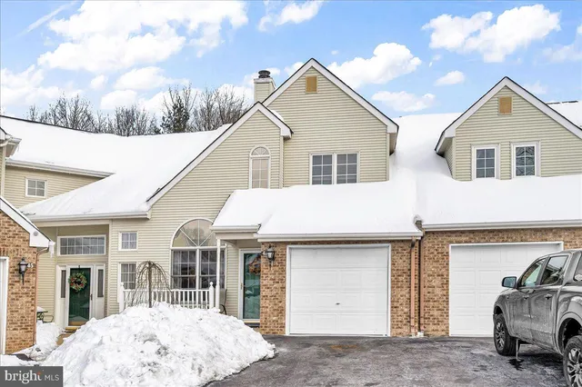 $330,000 | 43 Standiford Court, Unit 155, Wilmington, DE 19804