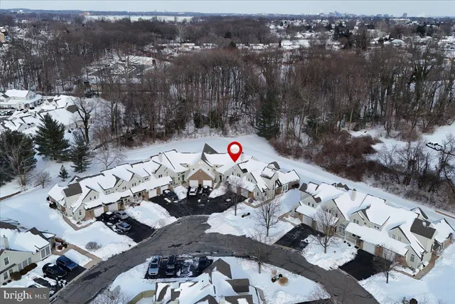 $330,000 | 43 Standiford Court, Unit 155, Wilmington, DE 19804