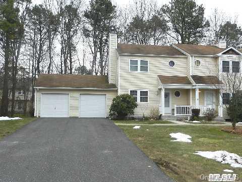4 Rutledge Commons Yaphank, NY 11980 - Photo 1 of 1 Front View