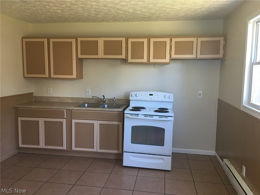 619-621 Root Road Lorain, OH 44052 - Photo 3 of 18