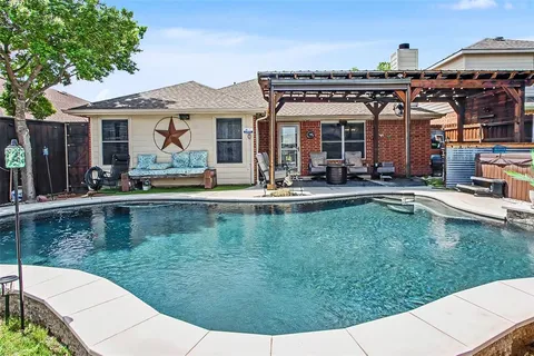 $379,900 | 11820 Gold Creek Drive East, Fort Worth, TX 76244