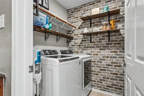 $379,900 | 11820 Gold Creek Drive East, Fort Worth, TX 76244