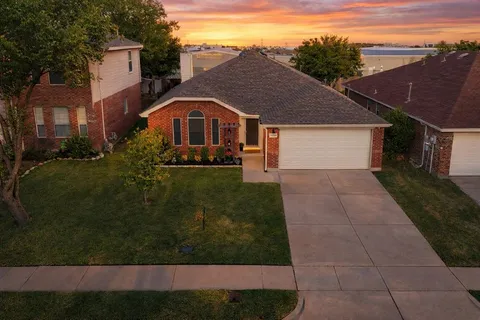 $379,900 | 11820 Gold Creek Drive East, Fort Worth, TX 76244