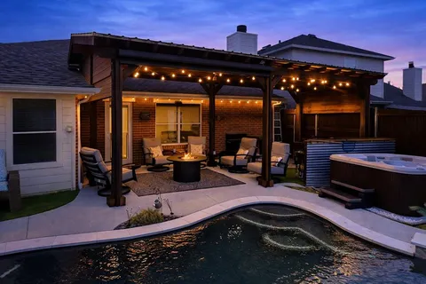 $379,900 | 11820 Gold Creek Drive East, Fort Worth, TX 76244