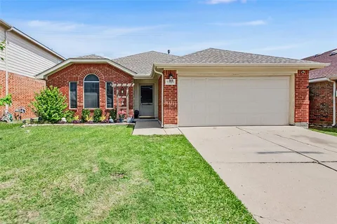 $379,900 | 11820 Gold Creek Drive East, Fort Worth, TX 76244