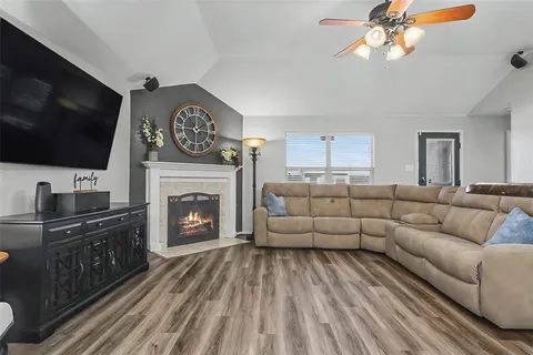 $379,900 | 11820 Gold Creek Drive East, Fort Worth, TX 76244