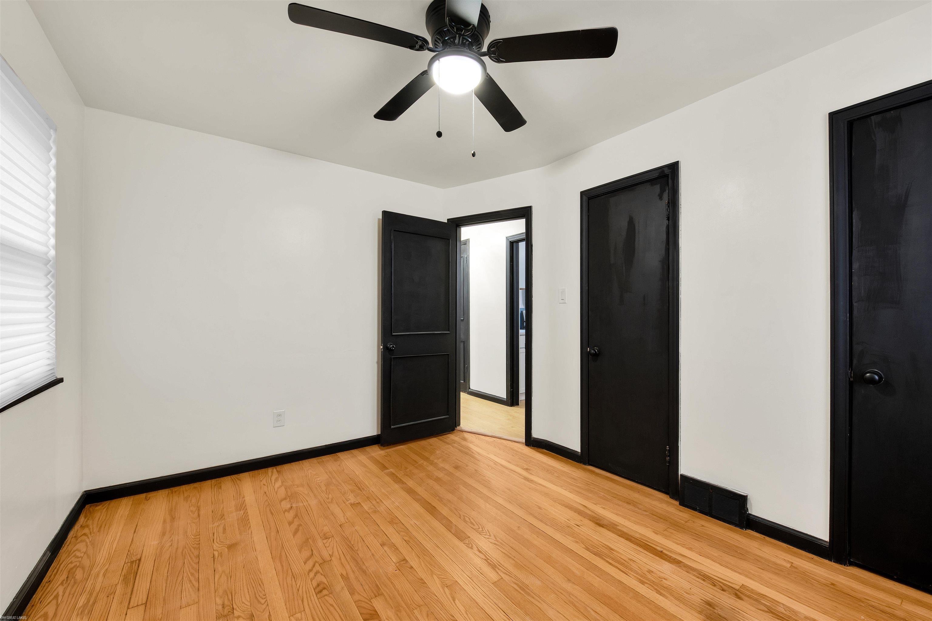 15643 Spring Garden Street Detroit, MI 48205 - Photo 4 of 13 50128843-7030fc1c-85f9-4787-b5cb-87635488a7c4.JPG