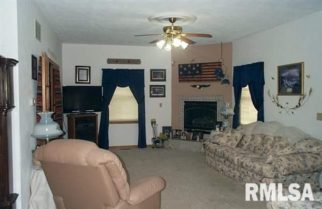 343 East Memorial Road Walcott, IA 52773 - Photo 5 of 12 Gallery Image 5