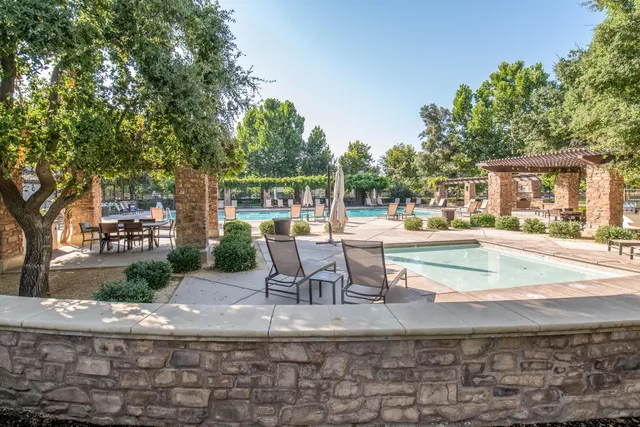 a view of a park with bench sitting area