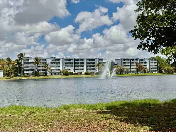 $2,450 | 9375 Fontainebleau Boulevard, Unit L317, Miami, FL 33172