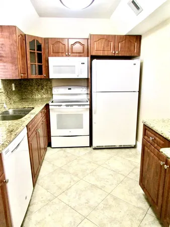 $2,450 | 9375 Fontainebleau Boulevard, Unit L317, Miami, FL 33172