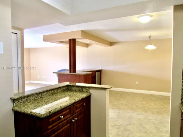 $2,450 | 9375 Fontainebleau Boulevard, Unit L317, Miami, FL 33172