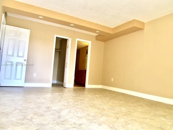 $2,450 | 9375 Fontainebleau Boulevard, Unit L317, Miami, FL 33172