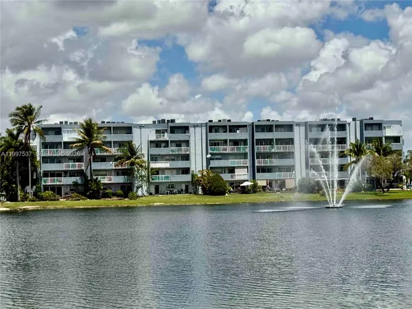 $2,450 | 9375 Fontainebleau Boulevard, Unit L317, Miami, FL 33172