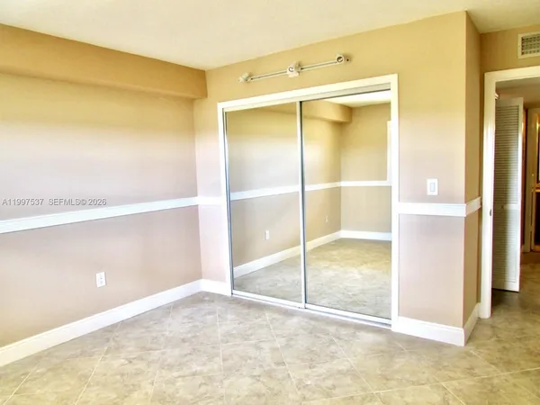 $2,450 | 9375 Fontainebleau Boulevard, Unit L317, Miami, FL 33172