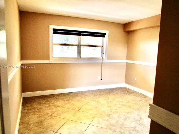 $2,450 | 9375 Fontainebleau Boulevard, Unit L317, Miami, FL 33172