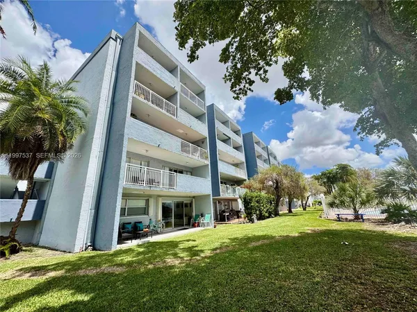 $2,450 | 9375 Fontainebleau Boulevard, Unit L317, Miami, FL 33172