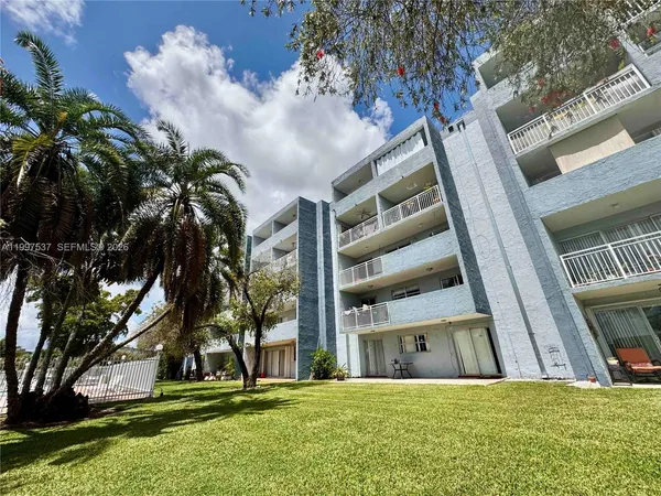 $2,450 | 9375 Fontainebleau Boulevard, Unit L317, Miami, FL 33172