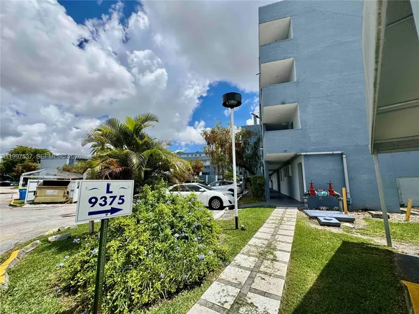 $2,450 | 9375 Fontainebleau Boulevard, Unit L317, Miami, FL 33172