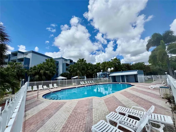 $2,450 | 9375 Fontainebleau Boulevard, Unit L317, Miami, FL 33172