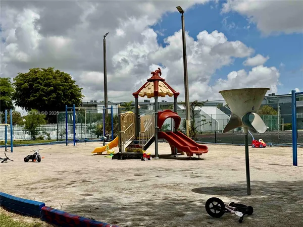 $2,450 | 9375 Fontainebleau Boulevard, Unit L317, Miami, FL 33172