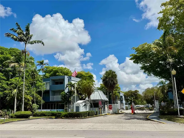 $2,450 | 9375 Fontainebleau Boulevard, Unit L317, Miami, FL 33172