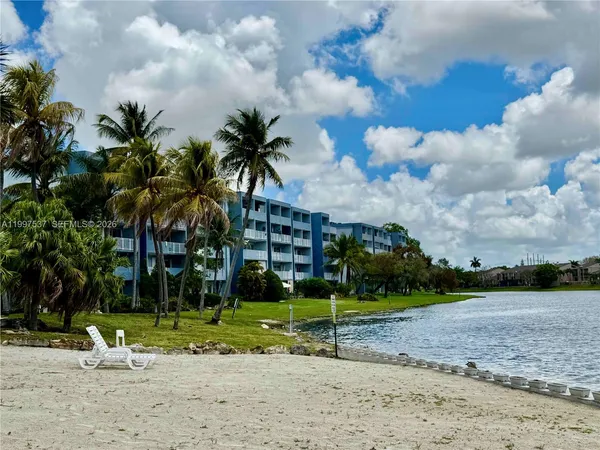 $2,450 | 9375 Fontainebleau Boulevard, Unit L317, Miami, FL 33172