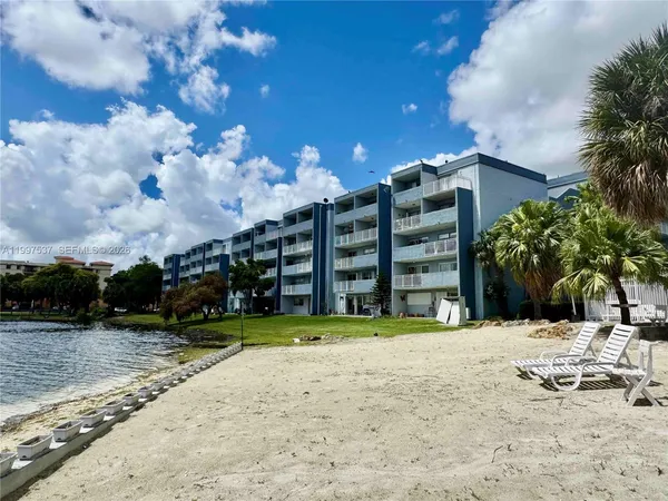 $2,450 | 9375 Fontainebleau Boulevard, Unit L317, Miami, FL 33172