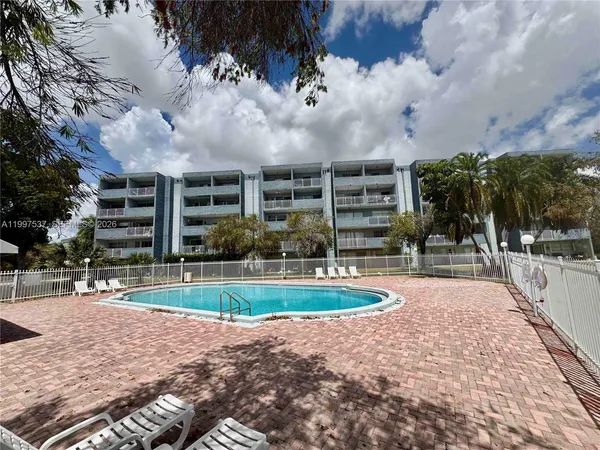 $2,450 | 9375 Fontainebleau Boulevard, Unit L317, Miami, FL 33172