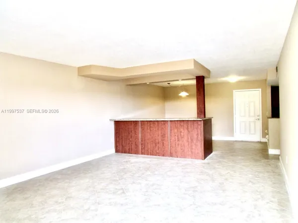 $2,450 | 9375 Fontainebleau Boulevard, Unit L317, Miami, FL 33172