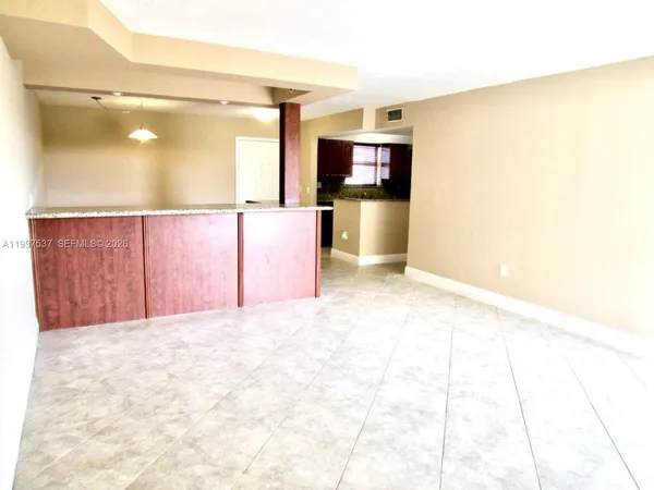 $2,450 | 9375 Fontainebleau Boulevard, Unit L317, Miami, FL 33172