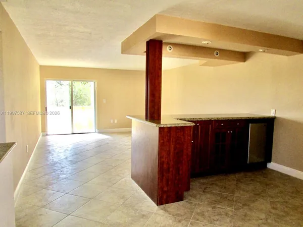 $2,450 | 9375 Fontainebleau Boulevard, Unit L317, Miami, FL 33172