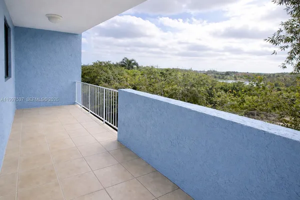 $2,450 | 9375 Fontainebleau Boulevard, Unit L317, Miami, FL 33172