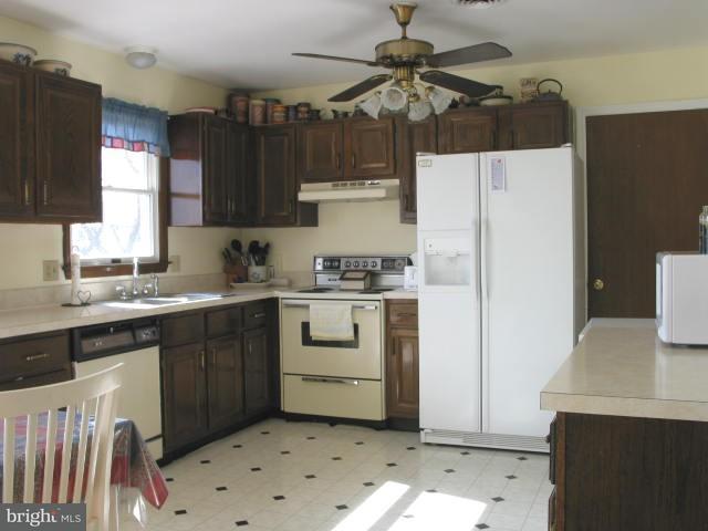 1434 East Newport Road Lititz, PA 17543 - Photo 4 of 12