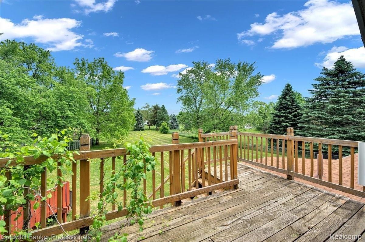 805 Hemingway Road Lake Orion, MI 48362 - Photo 4 of 37 21-DSC_5542.jpg