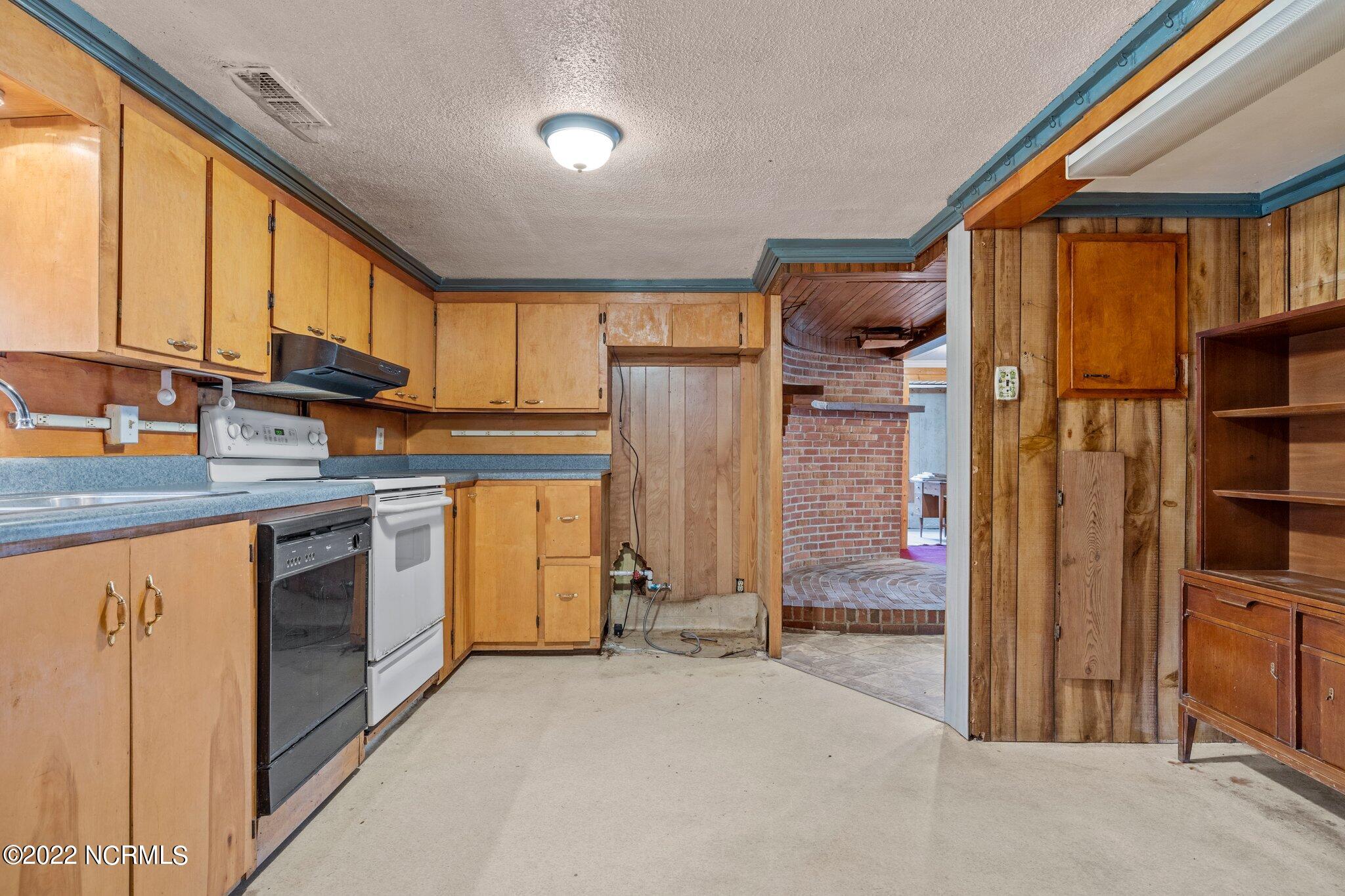 245 Old Winberry Road Newport, NC 28570 - Photo 10 of 22 Kitchen